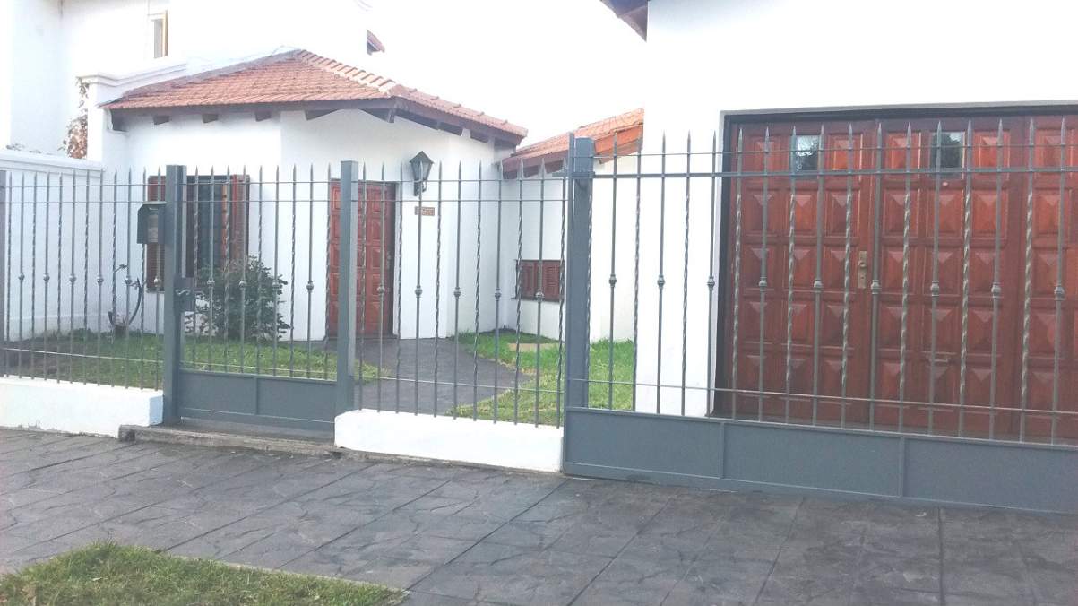 Venta CASA de 2 dormitorios en Barrio San Salvador. - Imagen 1