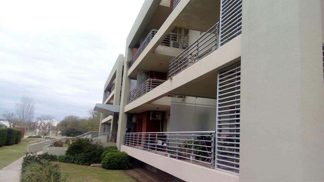 Se vende departamento de 2 dormitorios en Condominio en Barrio Jardín Claret. - Imagen 1