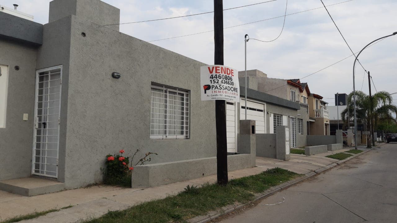 Venta  duplex de 2 dormitorios en Zona Valle Escondido, Barrio Urbanización Gandhi. - Imagen 1
