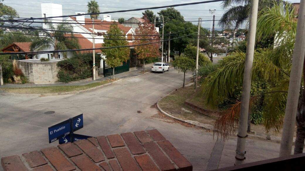 Se vende casa de 3 dormitorios en Barrio Parque Chacabuco. - Imagen 1