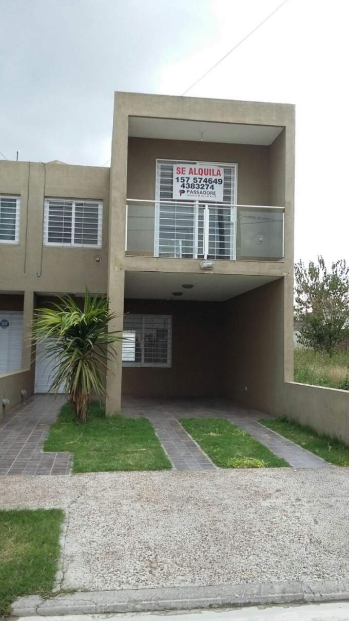 Se vende duplex en Valle Escondido, Barrio Nuevo Urca - Imagen 1