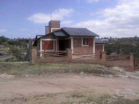 Se vende casa en Barrio Parque Siquiman, Camino a Carlos Paz - Imagen 1