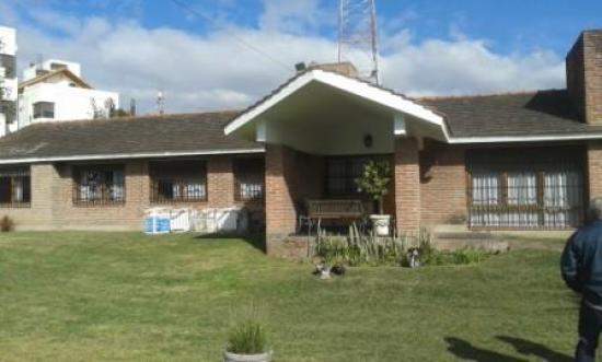 Se vende casa en Barrio Cerro de las Rosas - Imagen 1