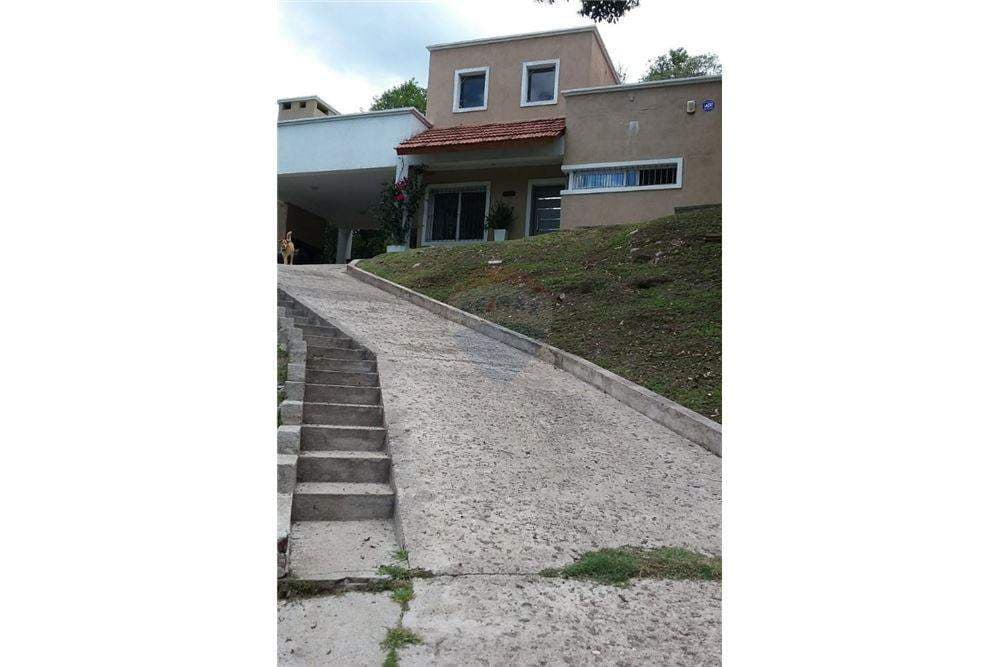 Venta CASA con vista a las sierras en B° El Caracol en Rio Ceballos - Imagen 1