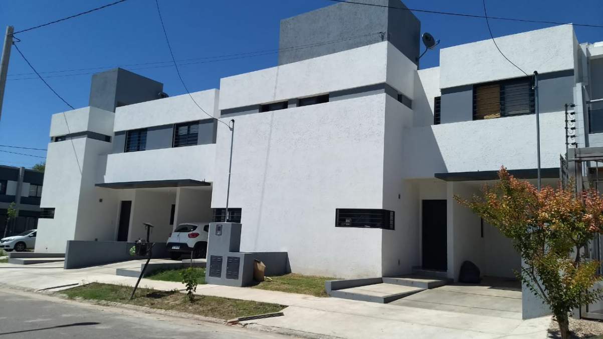 APTO CREDITO !!!! Venta DUPLEX en Lomas del Chateau, calle Norberto de Signo - Imagen 1