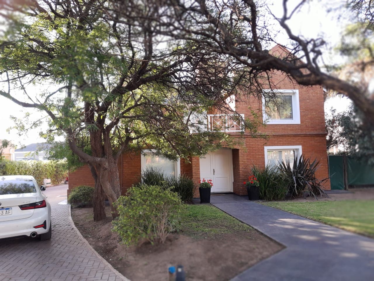 Venta CASA de categoría en Country Las Cigarras, Barrio Valle Escondido - Imagen 1