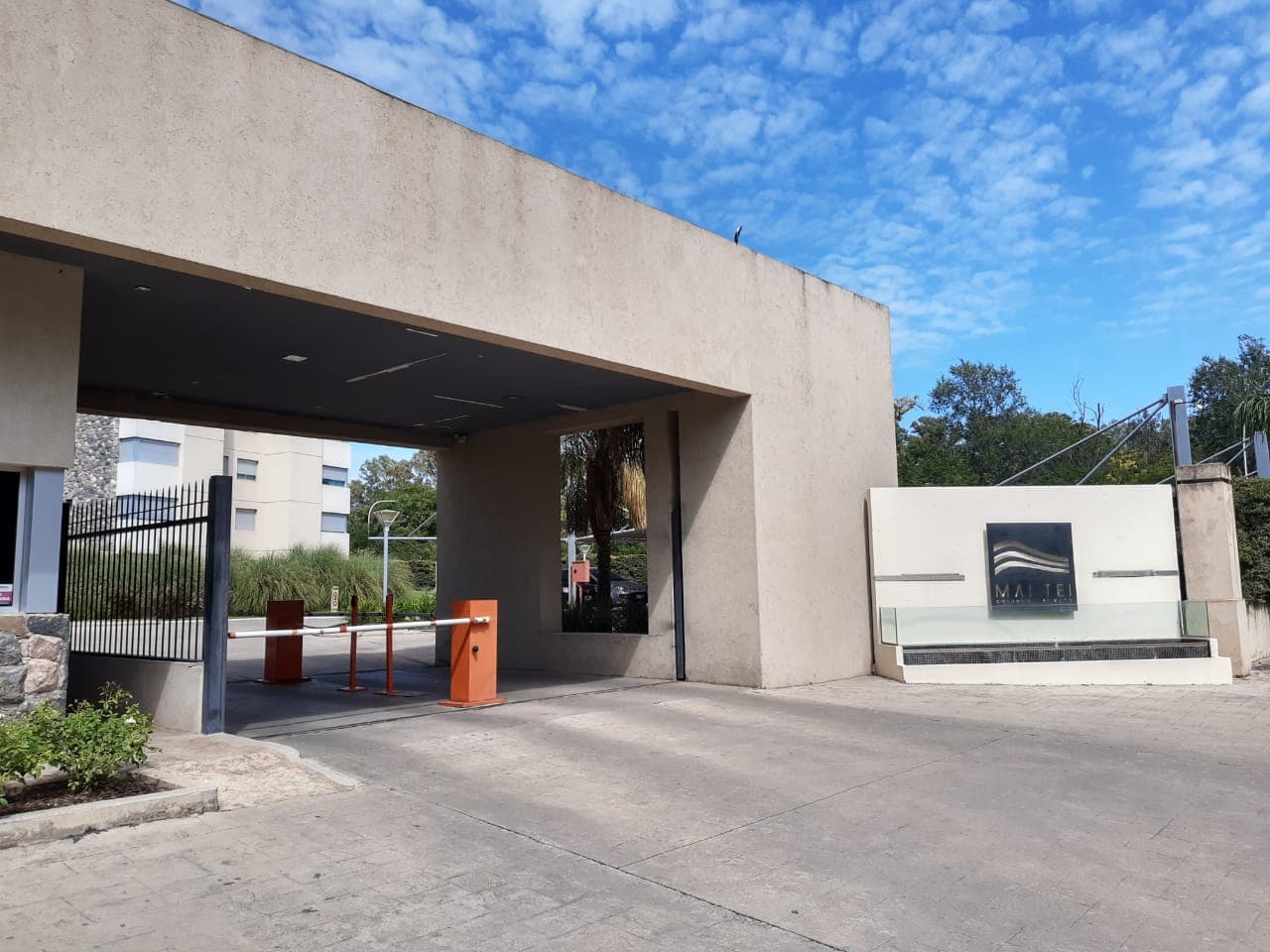 Venta DEPARTAMENTO impecable Complejo MAITEI Barrio Chateau Carreras, Calle Av. Carcano - Imagen 1