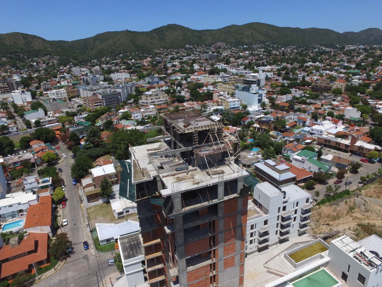 Venta DEPARTAMENTO excelente vista a la montaña en Edificio Lake Towers, Calle Lisandro de la Torre y José Hernández, Carlos Paz - Imagen 1