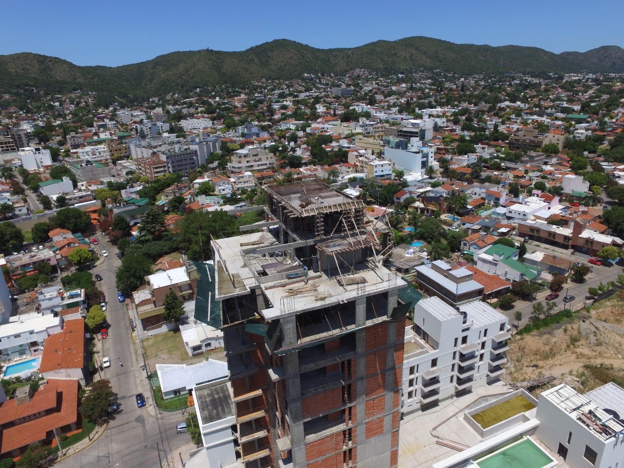 Venta DEPARTAMENTO excelente vista a la montaña en Edificio Lake Towers, Calle Lisandro de la Torre y José Hernández, Carlos Paz - Imagen 1