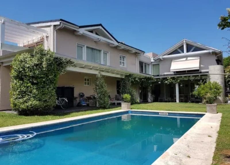 Venta CASA en Country Jockey Club, calle Celso Barrios, Barrio Sep - Imagen 1