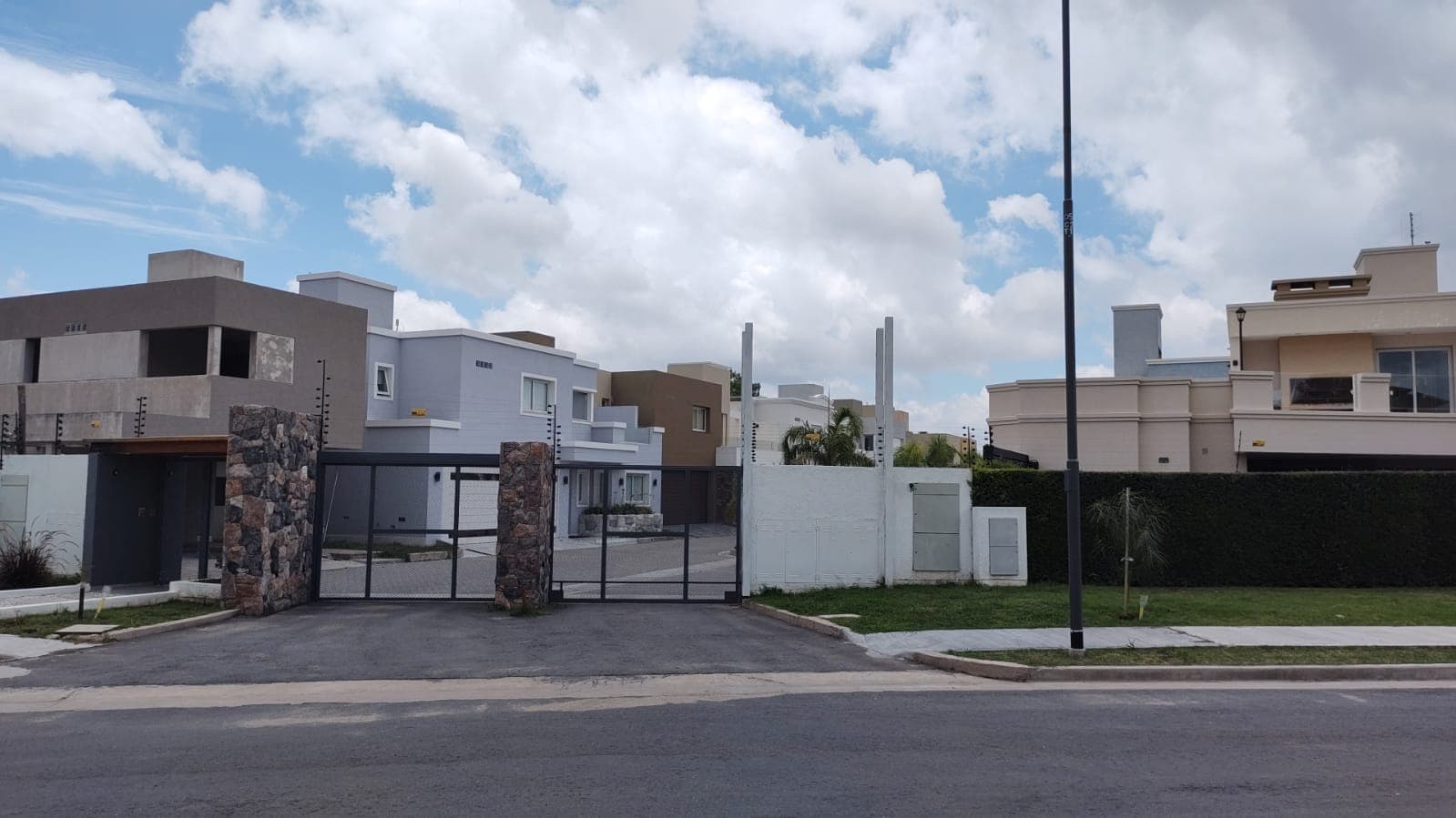 Venta CASA en Housing Santa Barbara, Barrio Altos de Don Bosco, calle Av. Don Bosco - Imagen 1