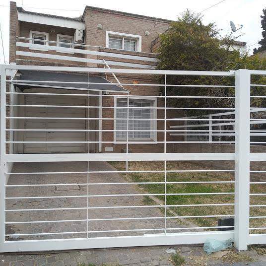 EXCELENTE !!! Venta CASA en Barrio Villa Centenario, calle Barranca Yaco ID: 3744 - Imagen 1