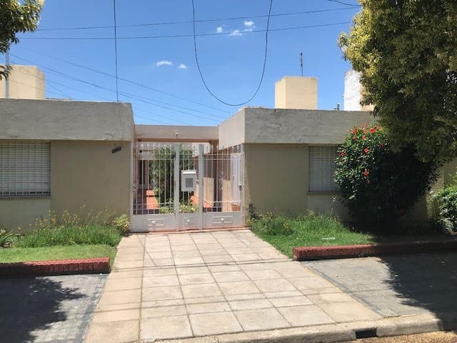 APTO CREDITO !!!! Venta  CASA COMPLEJO CERRADO en Poeta Lugones, calle Ezequiel Paz ID: 3943 - Imagen 1