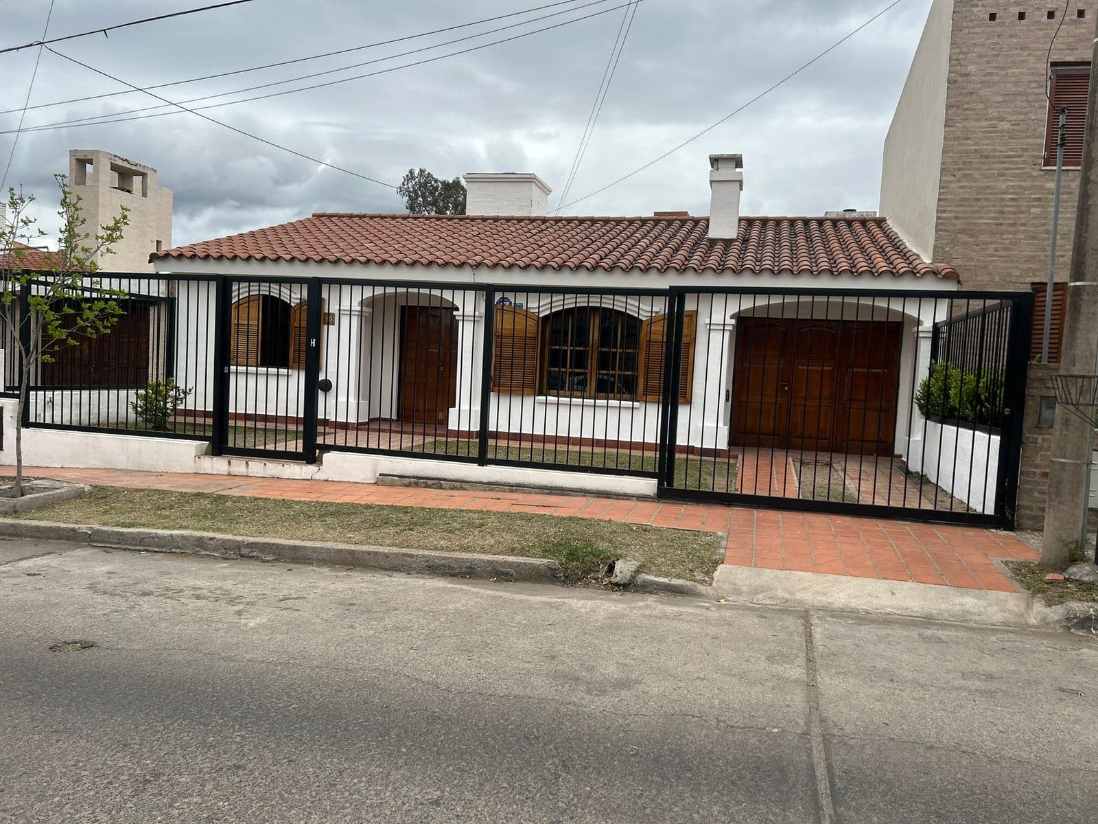 EXCELENTE UBICACION !!! Venta CASA Barrio Urca, calle Julio Borda ID: 4133 - Imagen 1