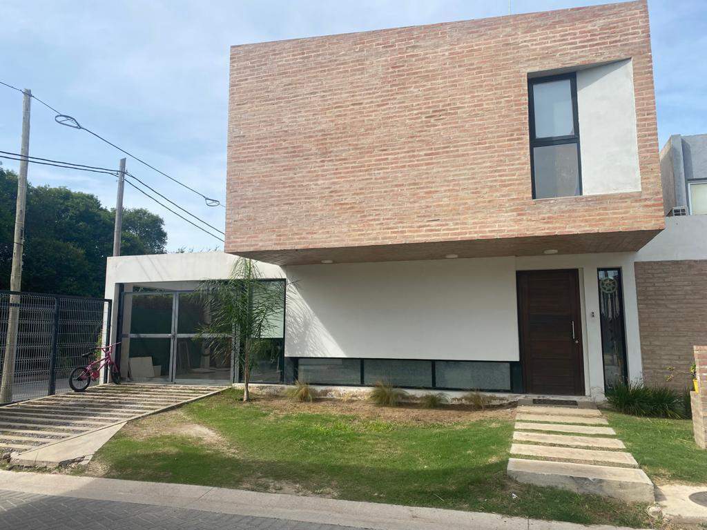 EXCELENTE !!!! Venta CASA en Barrio cerrado Campo de Vuelo Etapa 3, Valle Escondido ID: 4141 - Imagen 1