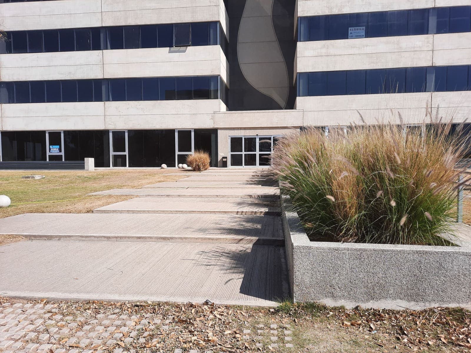 Alquiler OFICINA en Complejo Parque empresarial Aeropuerto (PEA),Calle Av. La Voz del interior km 8 1/2 ID: 4186