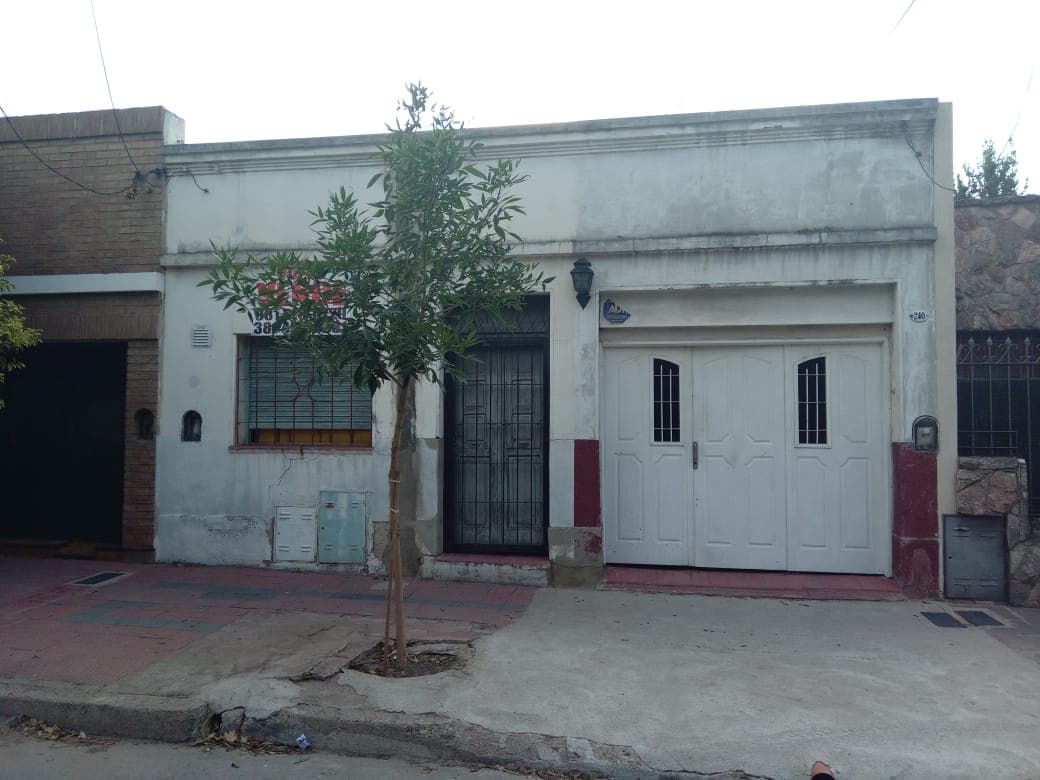 Venta CASA A RECICLAR barrio Alto Alberdi ,calle Almirante Brown - Imagen 1