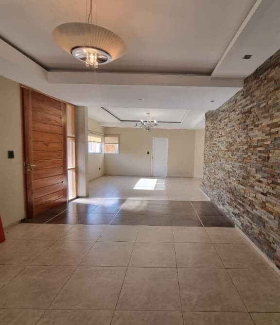CASA VENTA en Campo de Vuelo 4, Valle Escondido - Imagen 1