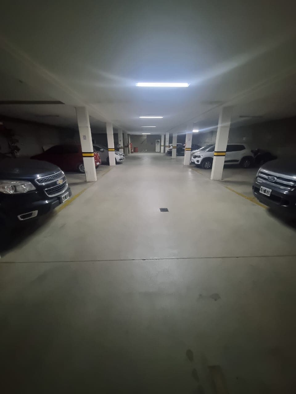 VENTA DE COCHERA EN COMPLEJO CORDOBA - Imagen 1