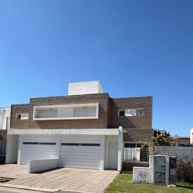 Alquiler DUPLEX de 3 dormitorios en Barrio Oasis