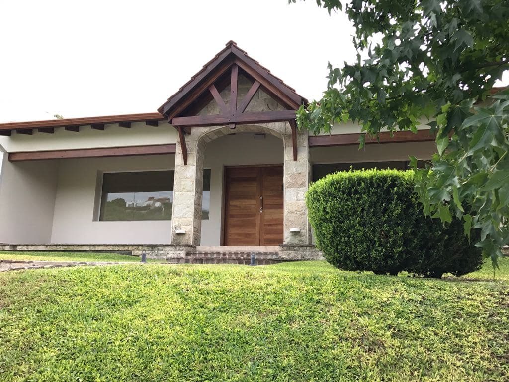 CASA EN VENTA EN MENDIOLAZA - Imagen 1