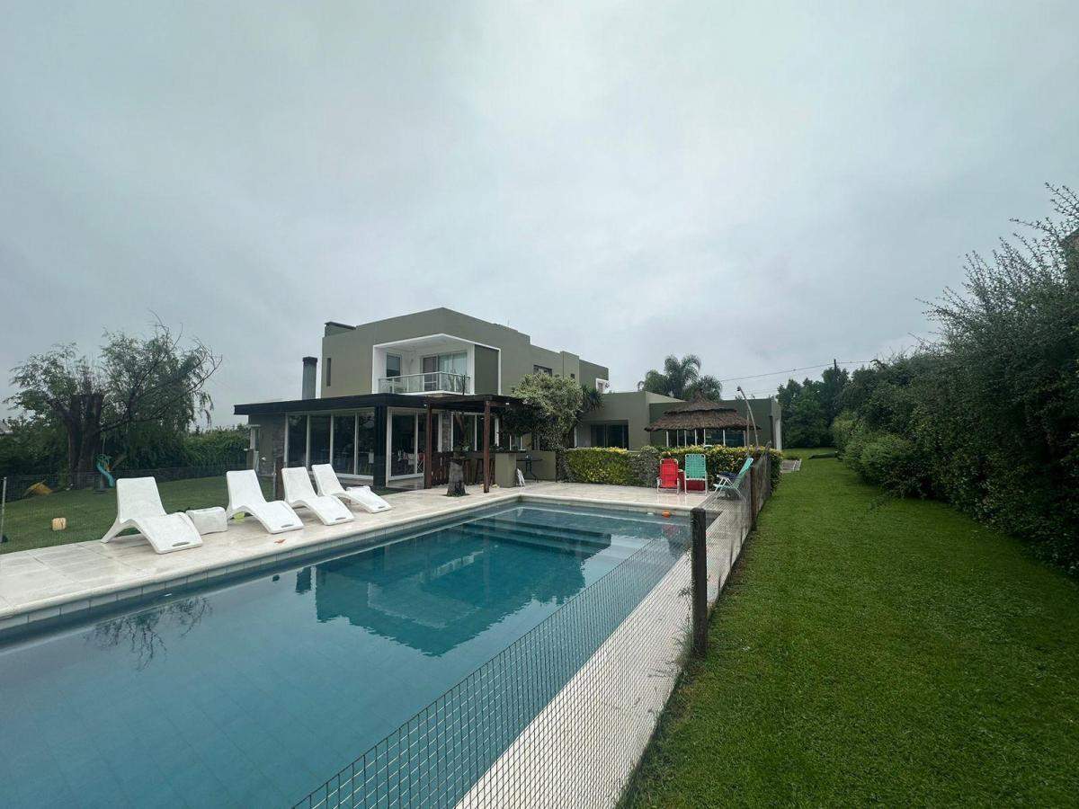 Alquiler Casa Importante en Las Corzuelas  5 Dormitorios, Enorme Patio y Pileta - Imagen 1