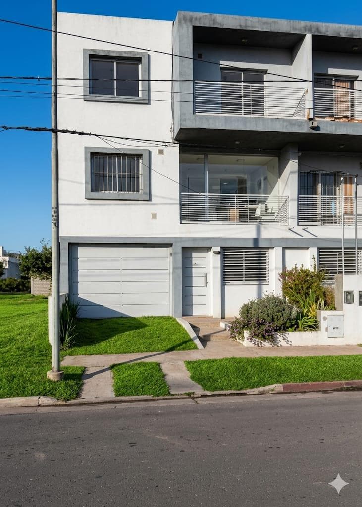 TRIPLEX EN VENTA EN NUEVO URCA - Imagen 1