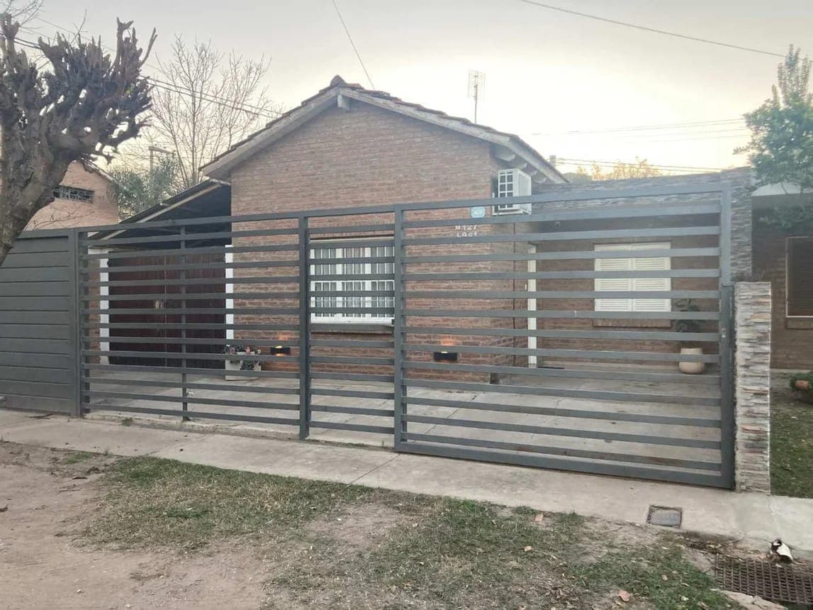 Venta de Casa con Pileta en Natania 19 - Imagen 1
