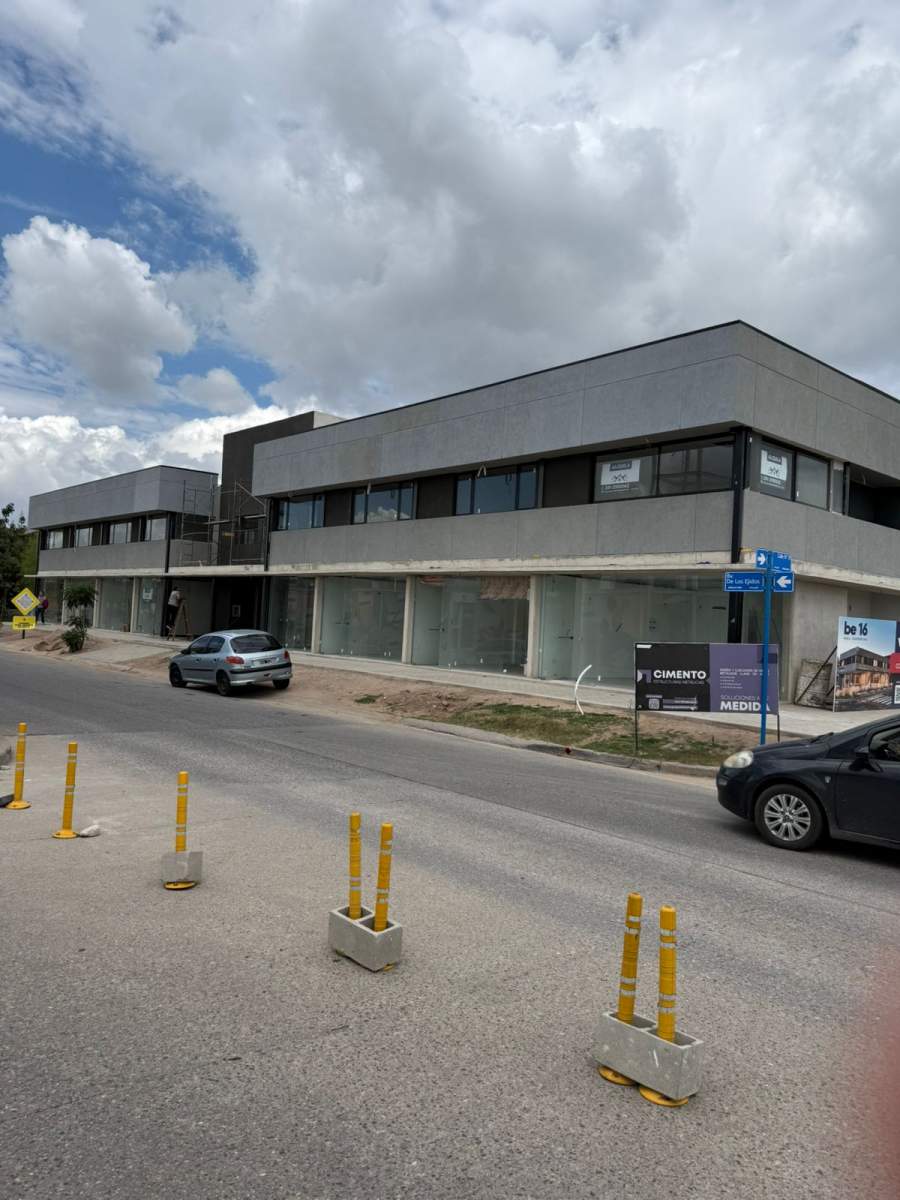 Oficina Comercial en el Ingreso a Docta  Complejo Comercial B16 - Imagen 1