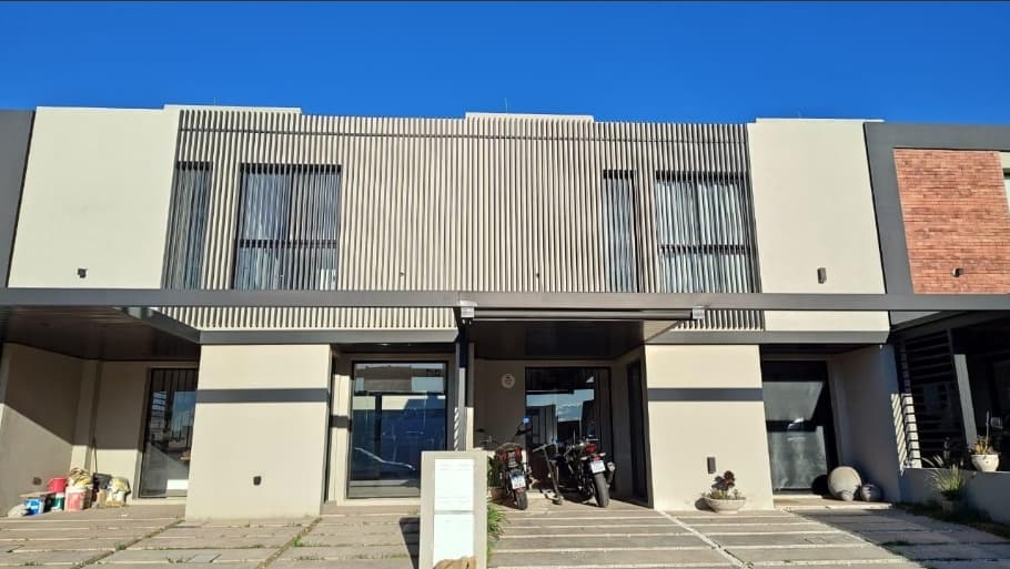 Dúplex a Estrenar en Colinas de Manantiales  Córdoba Capital - Imagen 1