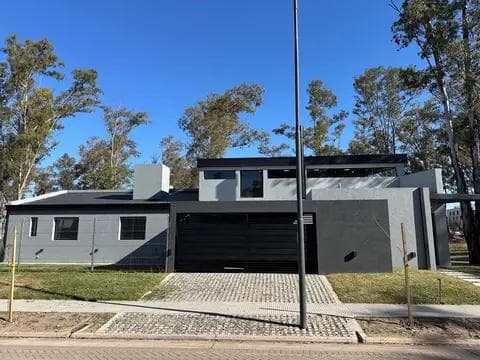 Casa a estrenar en Nuevo Malagueño  Barrio cerrado. - Imagen 1