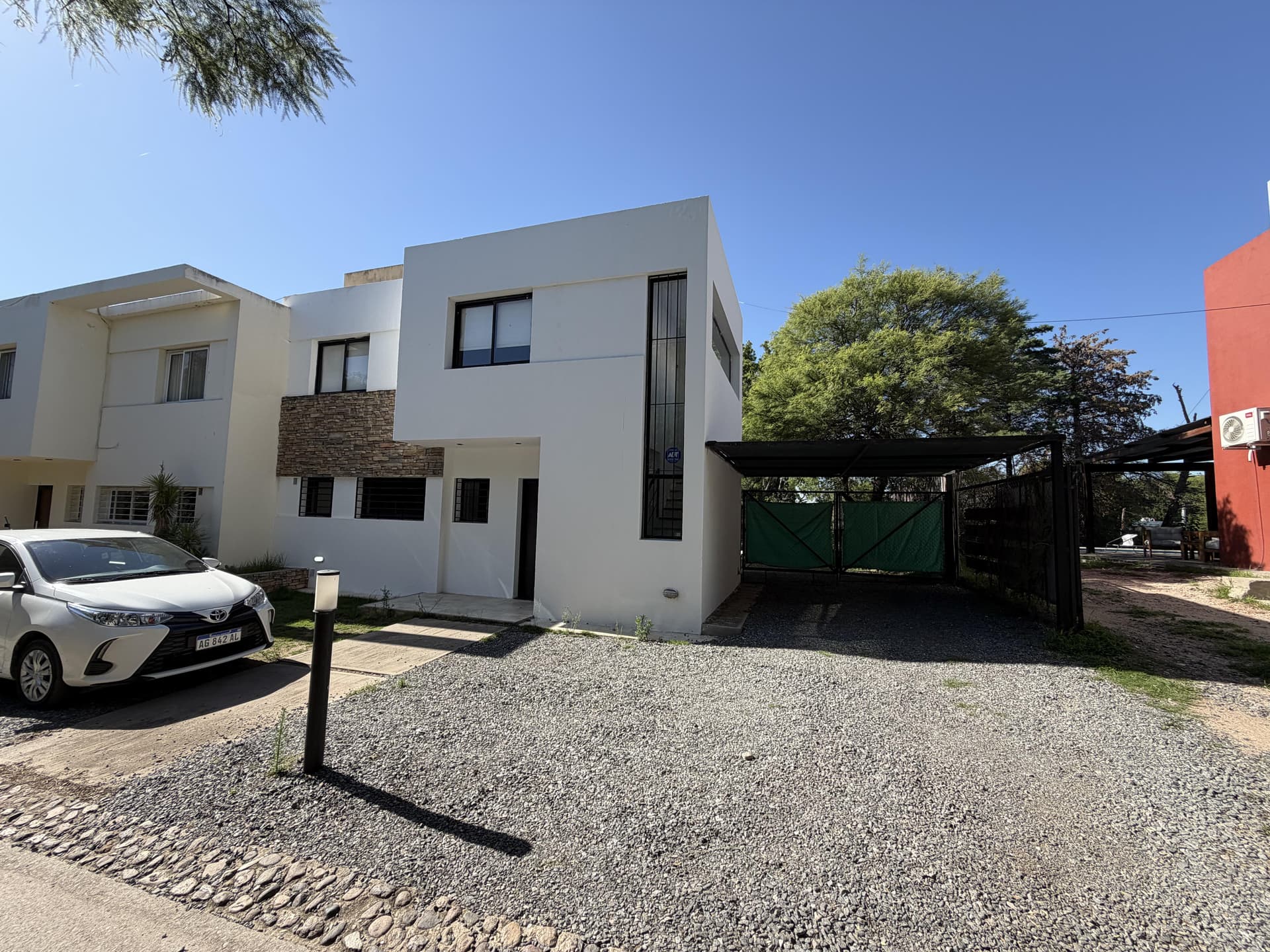 Venta  Casa de 3 Dormitorios en Housing La Pedrera, Villa Warcalde - Imagen 1