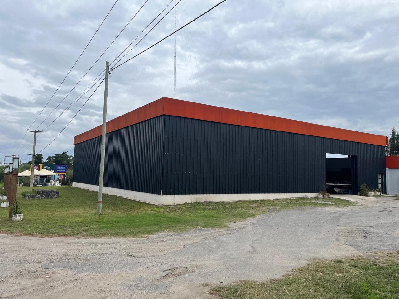 GALPON EN VENTA EN FALDA DEL CARMEN - Imagen 1