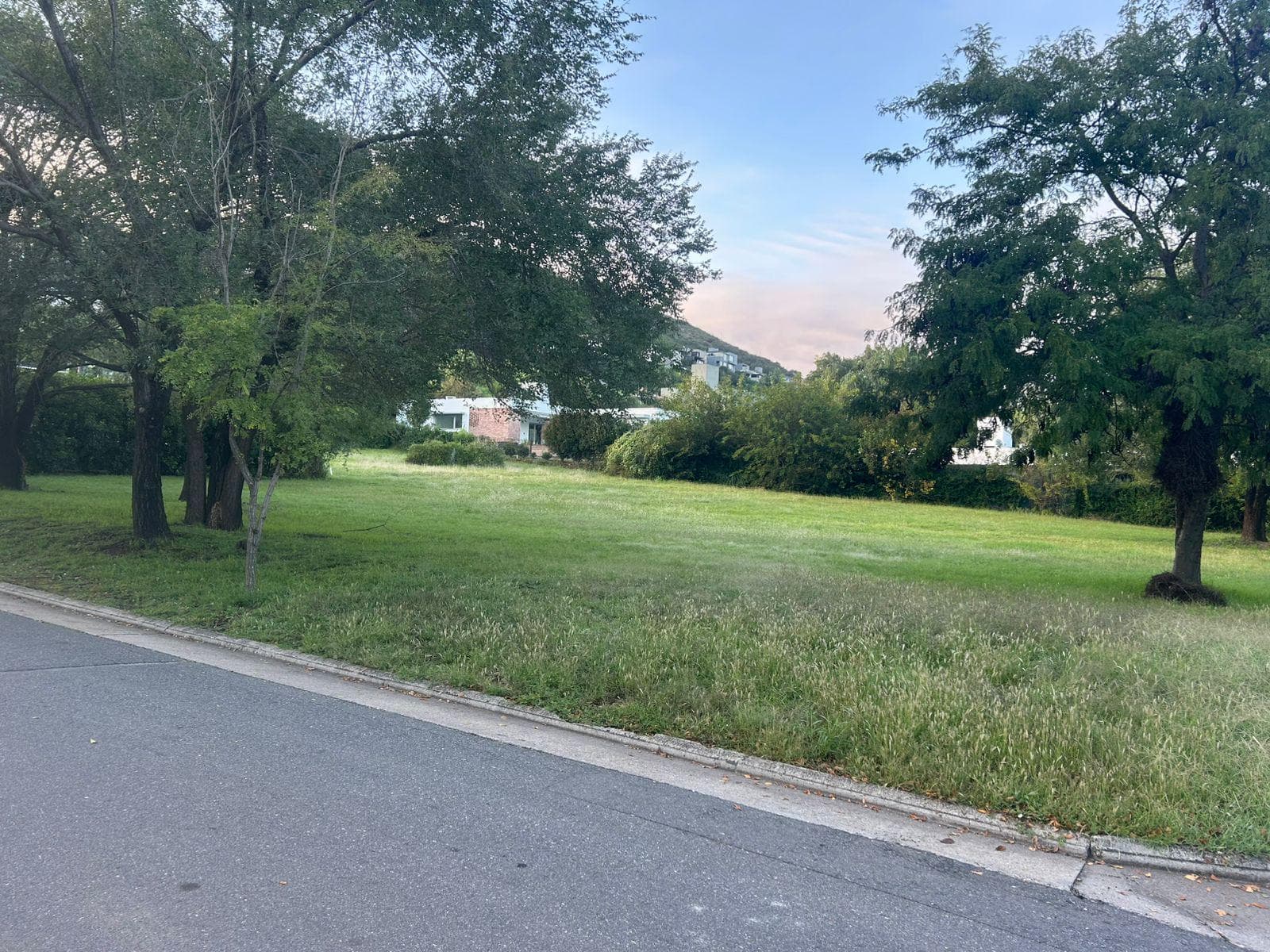 LOTE EN VENTA COUNTRY LA CUESTA- CALERA - Imagen 1