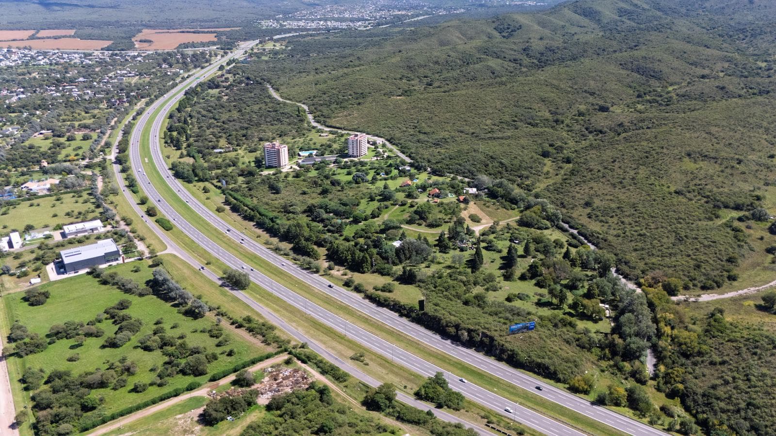 VENTA TERRENO SOBRE AUTOPISTA CORDOBA - CARLOS PAZ - Imagen 1