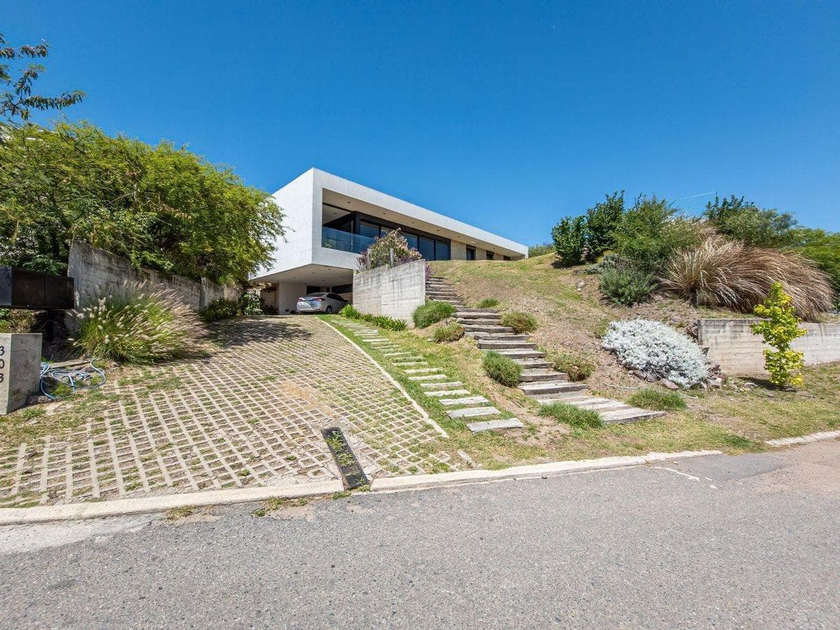 VENTA  EXCLUSIVA CASA EN COUNTRY LA CUESTA  VISTAS ÚNICAS A LAS SIERRAS - Imagen 1