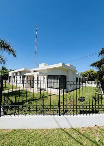 VENTA  CASA EN ESQUINA EN CERRO DE LAS ROSAS - Imagen 1