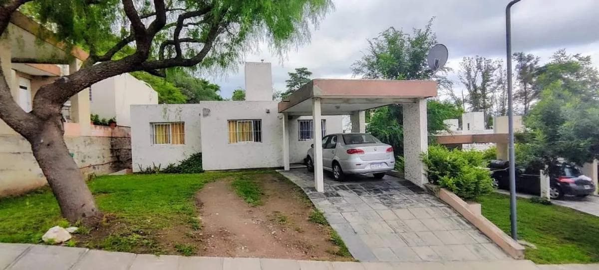 VENTA  CASA  EN HOUSING LOS ALGARROBOS  Villa Allende - Imagen 1
