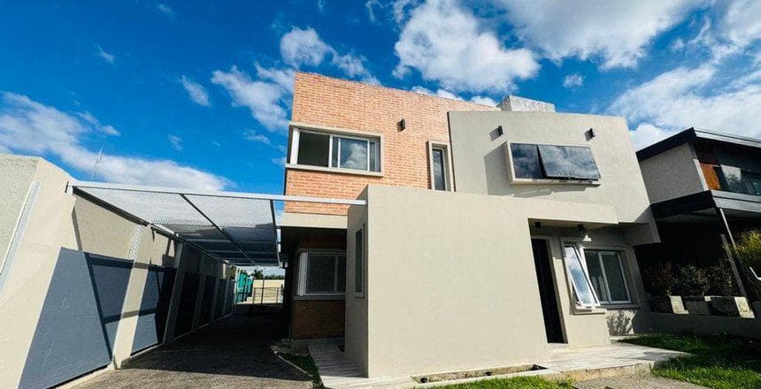 VENTA  CASA EN Valle Escondido  BARRIO LOS AROMAS  APTA CRÉDITO - Imagen 1