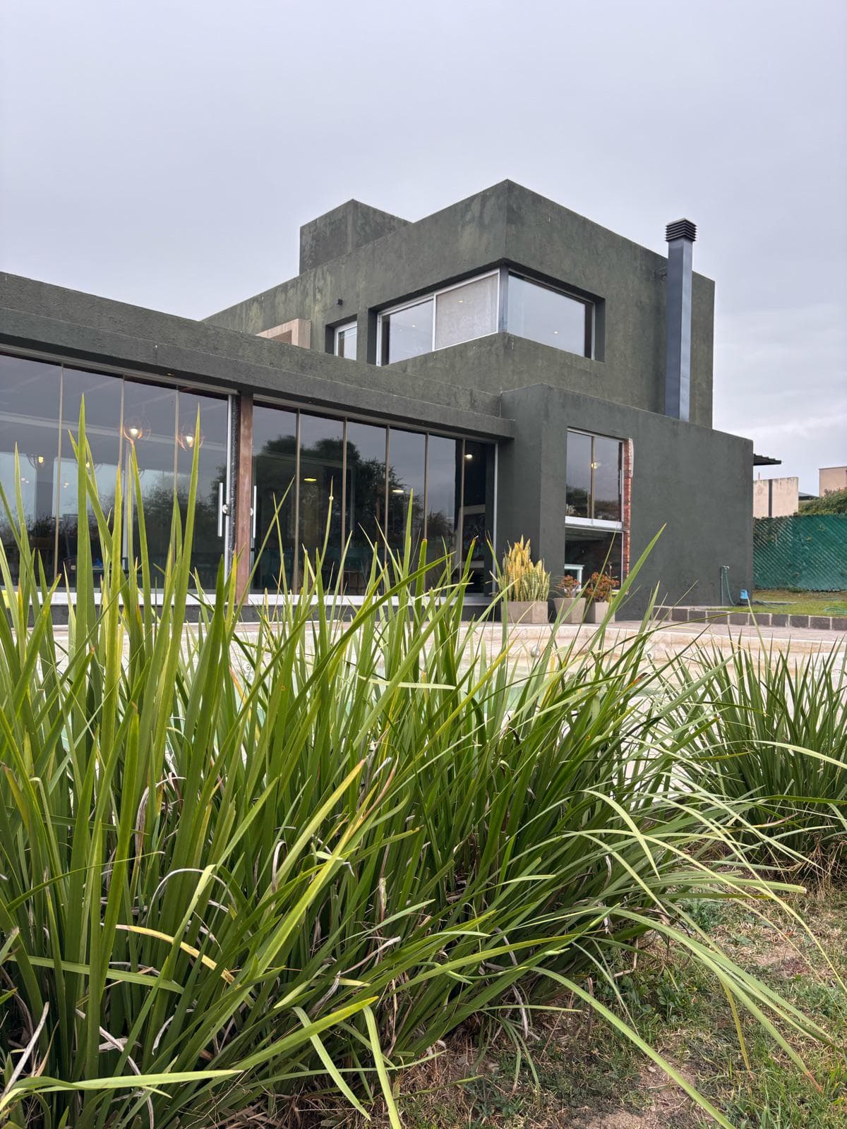 VENTA CASA DE CATEGORÍA EN LAS CORZUELAS  APTA CRÉDITO - Imagen 1