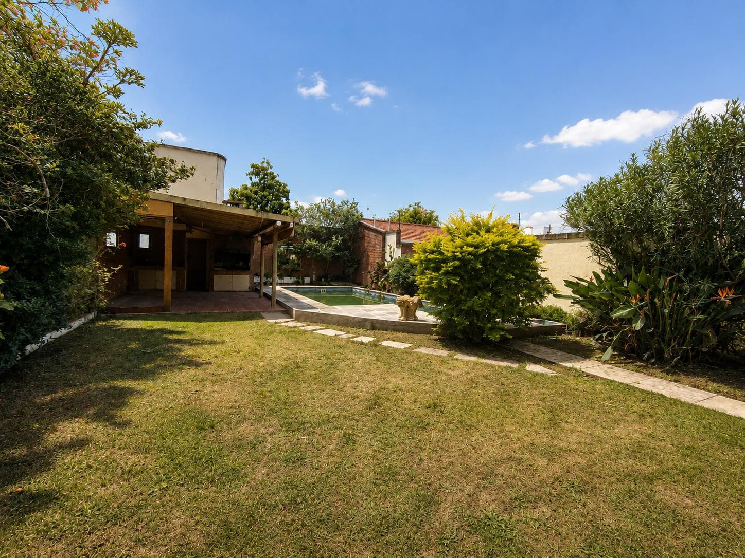 CASA EN VENTA  EXCELENTE UBICACIÓN A METROS DE AV. RAFAEL NÚÑEZ - Imagen 1
