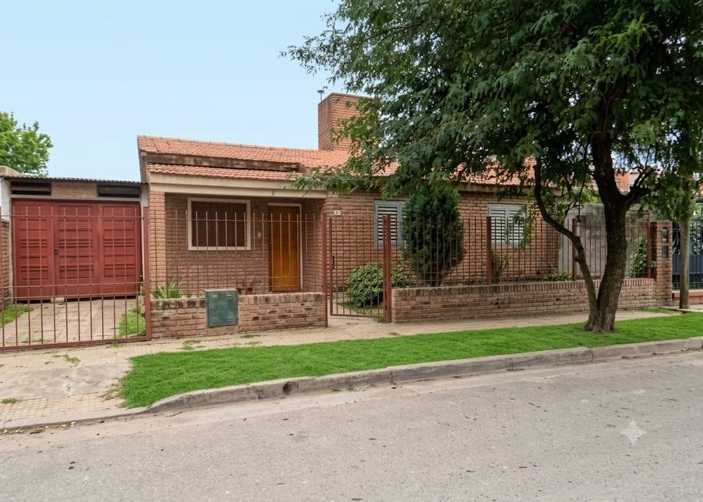 VENTA CASA  EN BARRIO IAF LOS ROBLES- APTO IAF - Imagen 1