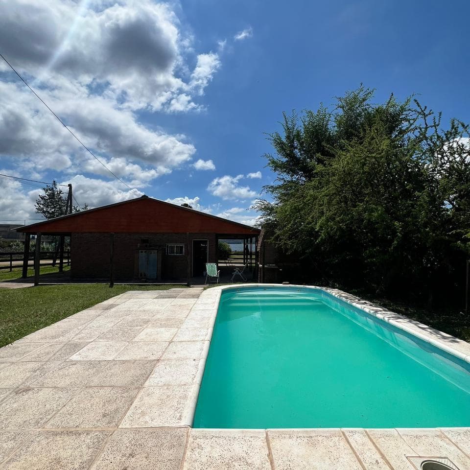 VENTA COMPLEJO DE 2 CABAÑAS FRENTE AL LAGO LOS MOLINOS  POTRERO DE GARAY - Imagen 1