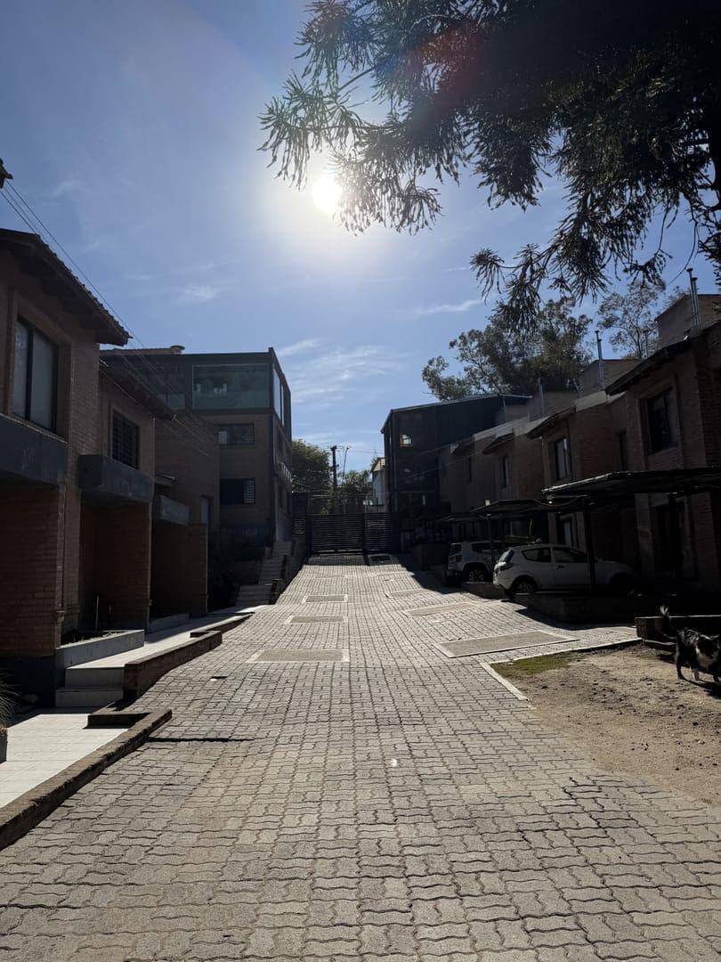 VENTA DÚPLEX EN HOUSING ARGELLO  AV. RECTA MARTINOLLI - Imagen 1
