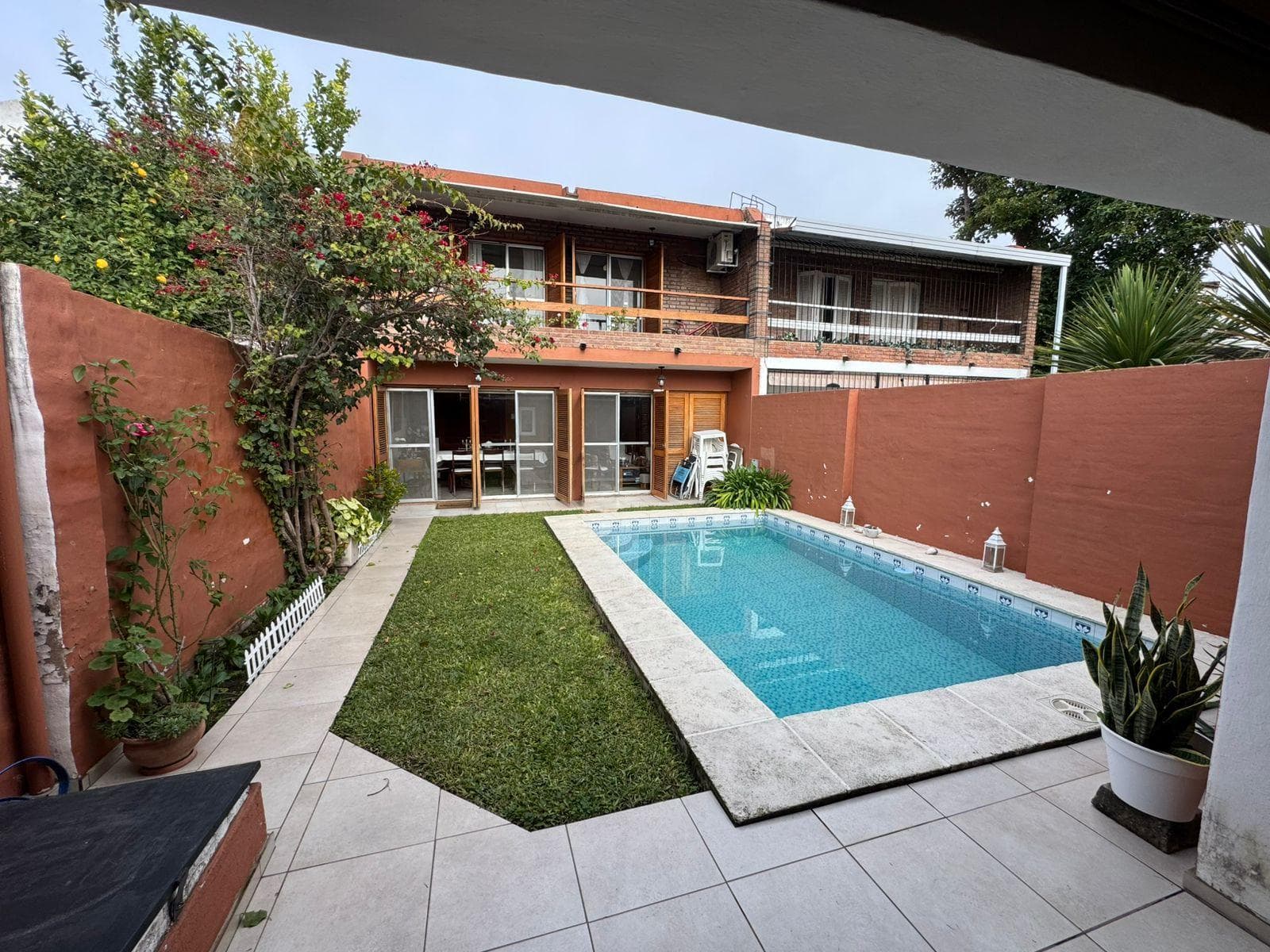 VENTA CASA  EN BARRIO URCA  APTO CRÉDITO - Imagen 1
