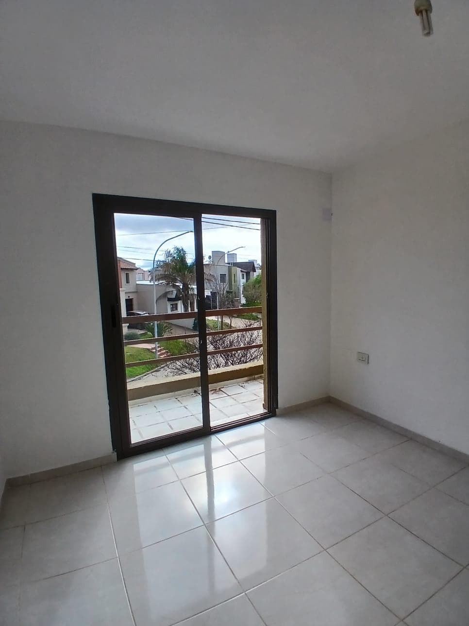 ALQUILER DÚPLEX EN LOS AROMITOS- VALLE ESCONDIDO - Imagen 1