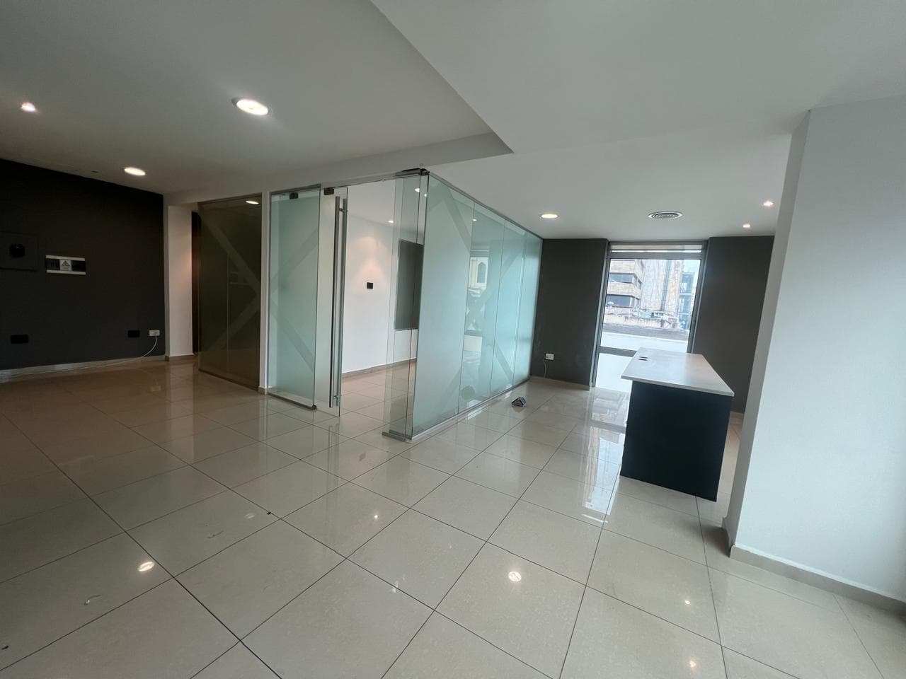 VENTA OFICINA EN BARRIO CENTRO - Imagen 1