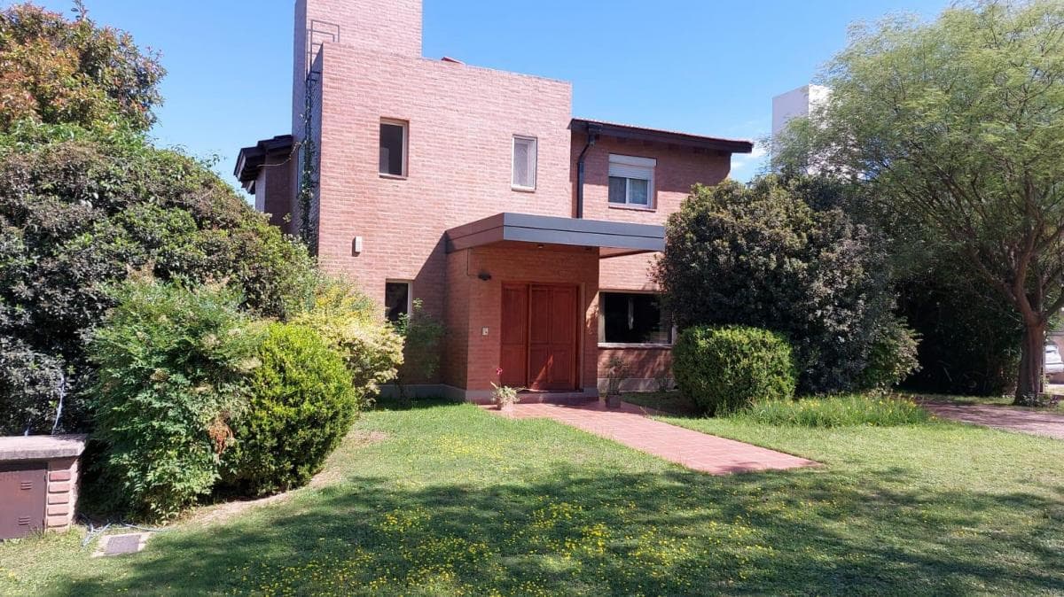 VENTA CASA DE 3 DORMITORIOS EN LOS ÁRBOLES  VALLE ESCONDIDO - Imagen 1