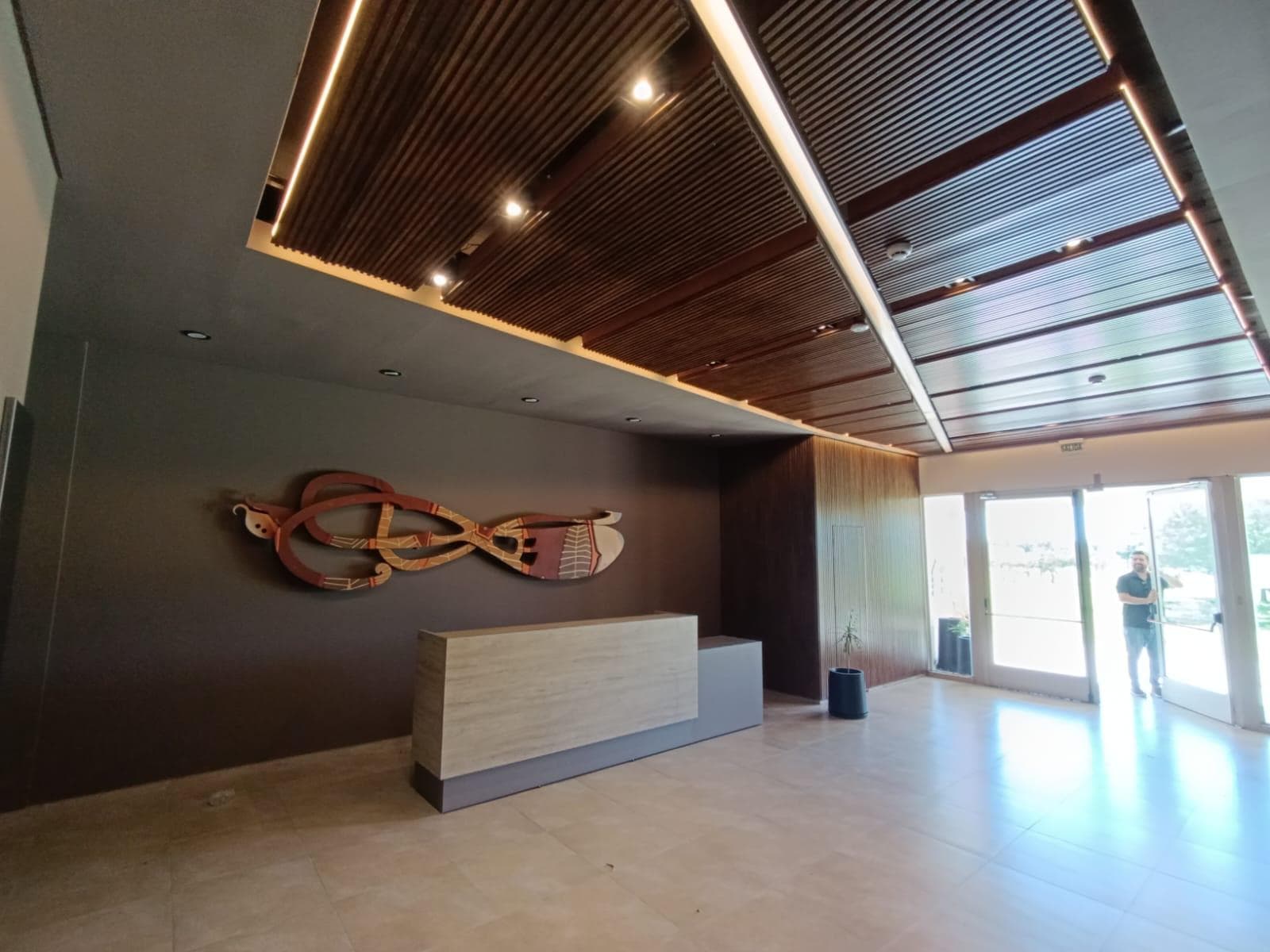 VENTA OFICINAS EN CIUDAD EMPRESARIAL  AV. LA VOZ DEL INTERIOR - Imagen 1