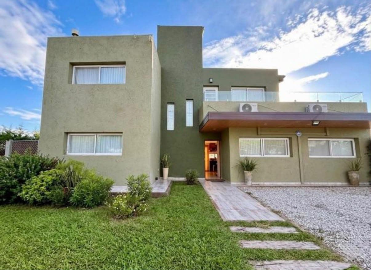 VENTA  MODERNA CASA EN COUNTRY LAS CORZUELAS - Imagen 1